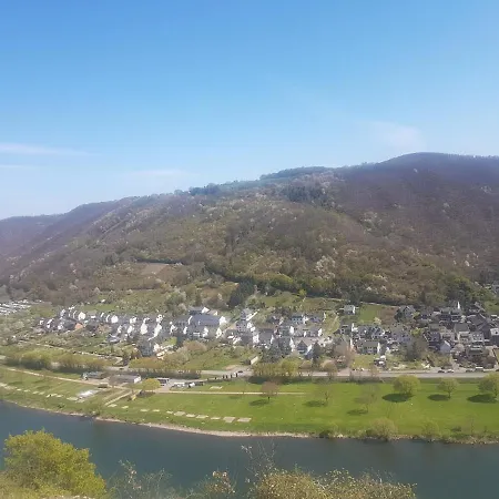 Himmelblau * Burgen (Mayen-Koblenz)